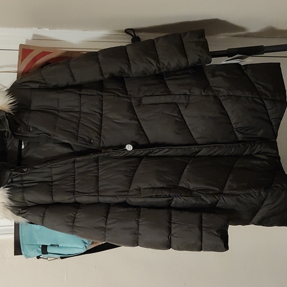 LARRY LEVINE Women's 3/4 Length Puffer W/Curved Quilting & Detachable hood - Picture 3 of 5